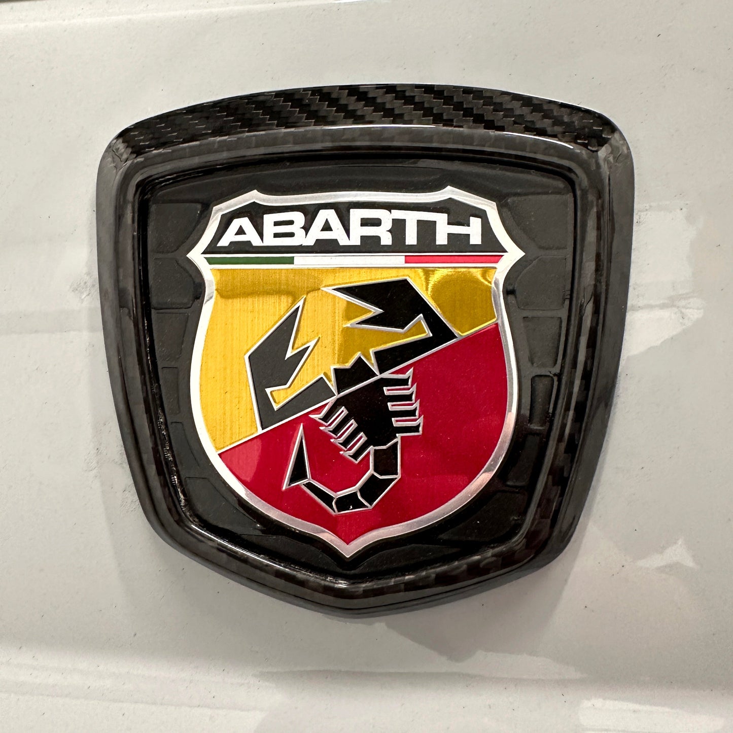 Cover in carbonio logo posteriore (per Fiat Abarth 500, 595, 695)