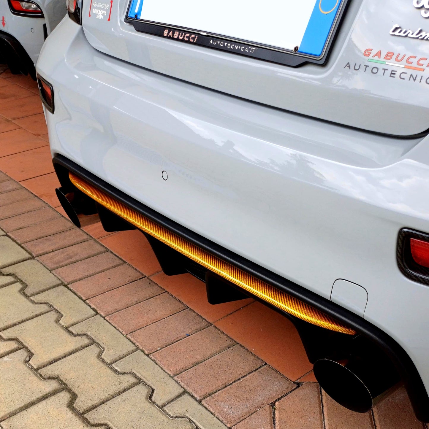Cover giallo dorato in carbonio splitter lama posteriore (per Fiat Abarth 500 Restyling, 595, 695)